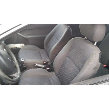 ford focus berlina (cak) del año 2001