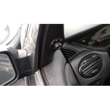 ford focus berlina (cak) del año 2001