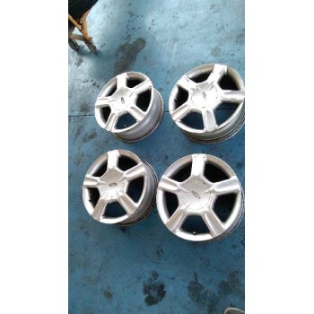 ford focus berlina (cak) del año 2001