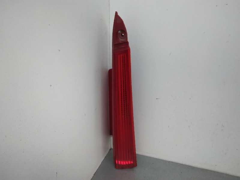 Recambio de piloto trasero derecho para citroën c4 berlina lx referencia OEM IAM 9655863780 SUPERIOR EMBELLECEDOR ROTO