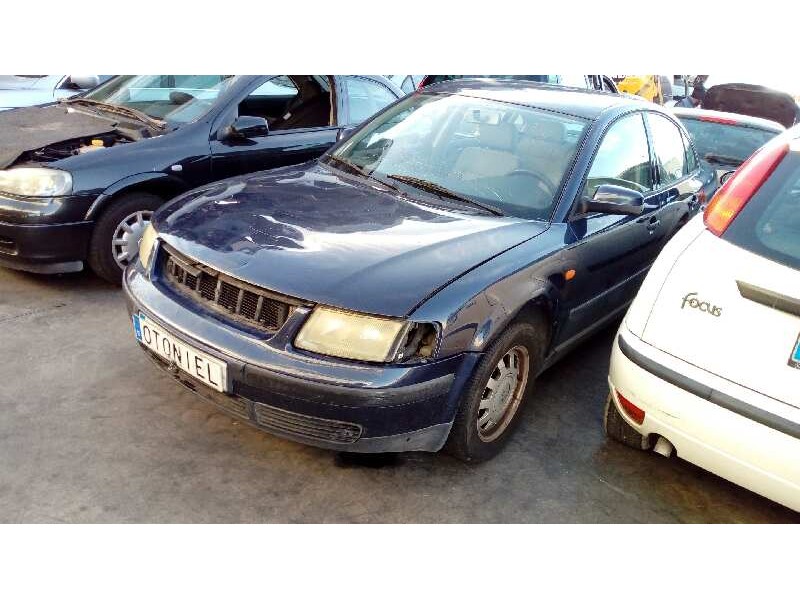 VOLKSWAGEN PASSAT BERLINA (3B2)