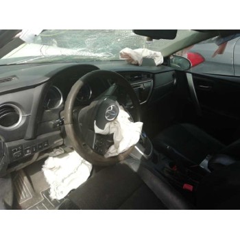 toyota auris del año 2014