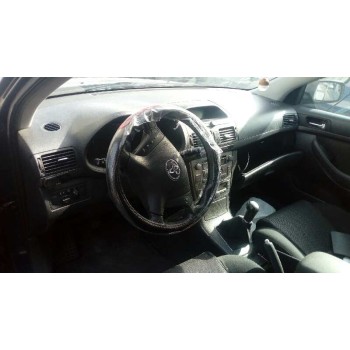 toyota avensis berlina (t25) del año 2004