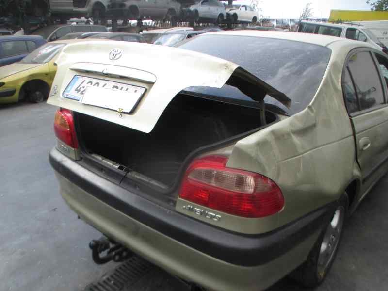 TOYOTA AVENSIS BERLINA (T 22)