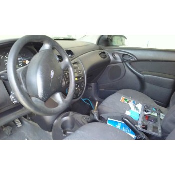 ford focus berlina (cak) del año 2001