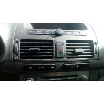 toyota avensis berlina (t25) del año 2004