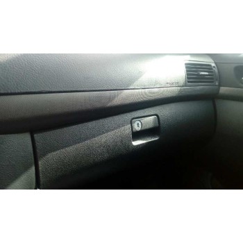 toyota avensis berlina (t25) del año 2004