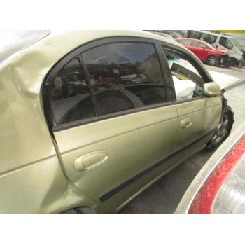 toyota avensis berlina (t 22) del año 2001