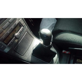 toyota avensis berlina (t25) del año 2004