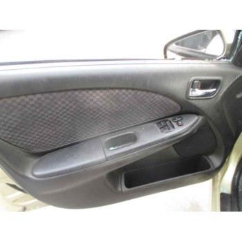 toyota avensis berlina (t 22) del año 2001