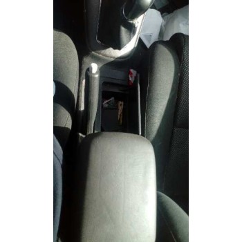 toyota avensis berlina (t25) del año 2004