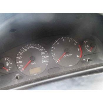 toyota avensis berlina (t 22) del año 2001