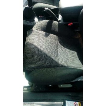 toyota avensis berlina (t25) del año 2004