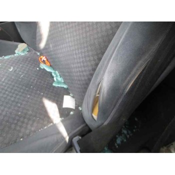 toyota avensis berlina (t 22) del año 2001