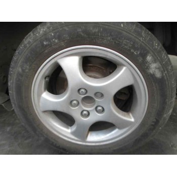 toyota avensis berlina (t 22) del año 2001