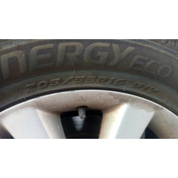 toyota avensis berlina (t25) del año 2004