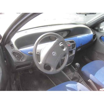 lancia lancia y del año 2001