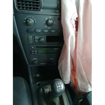 volvo v40 familiar del año 2003