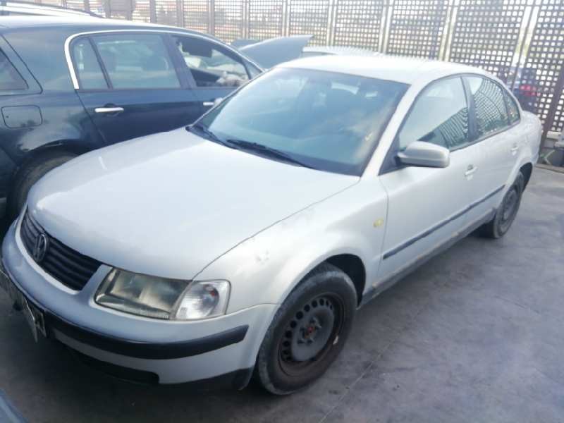 VOLKSWAGEN PASSAT BERLINA (3B2)