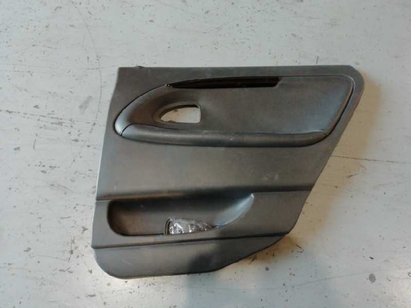 Recambio de guarnecido puerta trasera izquierda para volvo v40 familiar 1.9 d referencia OEM IAM   