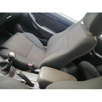 toyota avensis berlina (t25) del año 2004