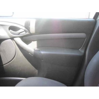 ford focus berlina (cak) del año 2001