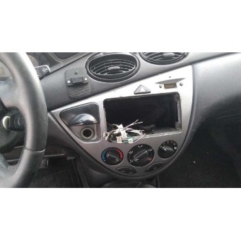 ford focus berlina (cak) del año 2001