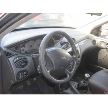 ford focus berlina (cak) del año 2001