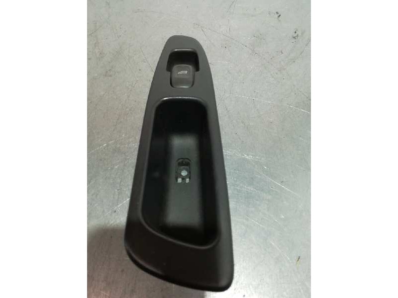 Recambio de mando elevalunas trasero derecho para volvo v40 familiar 1.9 d referencia OEM IAM 30889759  
