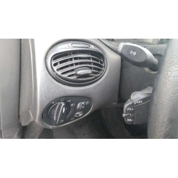 ford focus berlina (cak) del año 2001