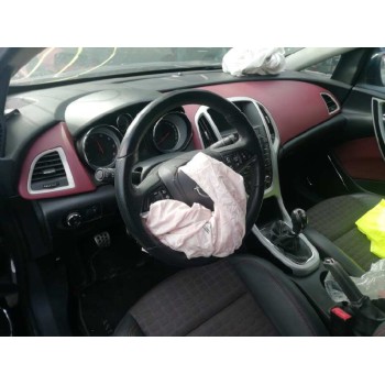 opel astra j gtc del año 2012