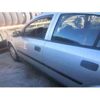 opel astra g berlina del año 2000