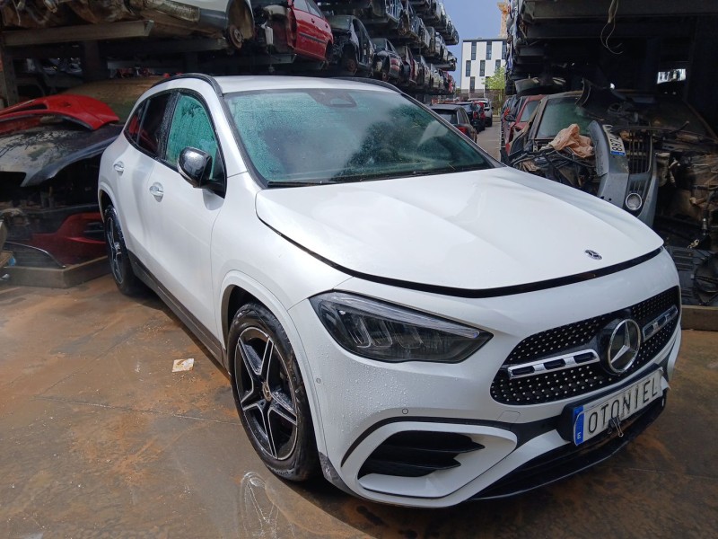 MERCEDES-BENZ GLA (H247)