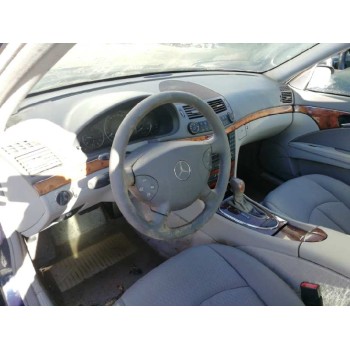 mercedes-benz clase e (w211) berlina del año 2004