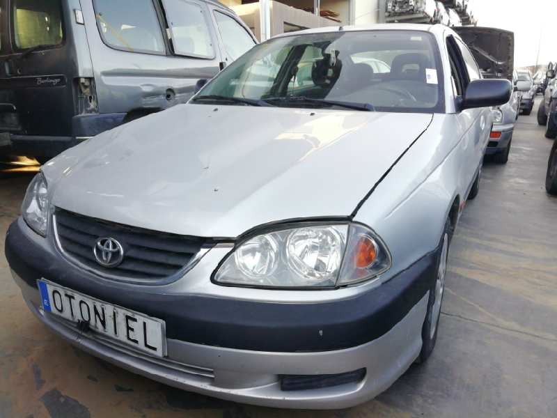 TOYOTA AVENSIS BERLINA (T 22)