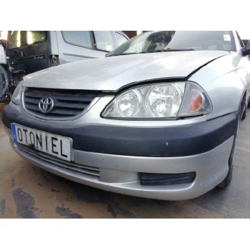 toyota avensis berlina (t 22) del año 2001