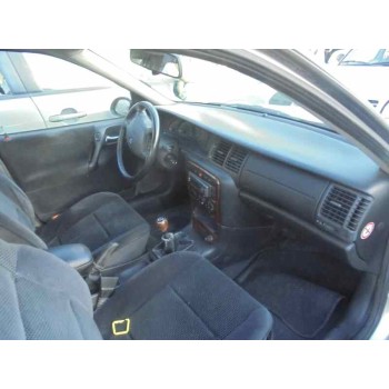 opel vectra b berlina del año 2000