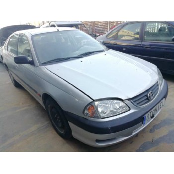toyota avensis berlina (t 22) del año 2001