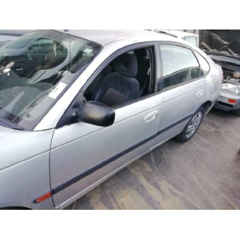 toyota avensis berlina (t 22) del año 2001