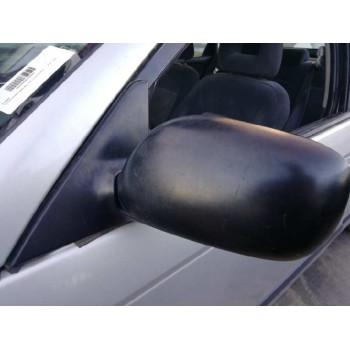 toyota avensis berlina (t 22) del año 2001