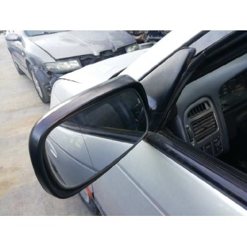 toyota avensis berlina (t 22) del año 2001