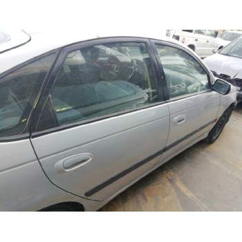 toyota avensis berlina (t 22) del año 2001