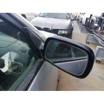 toyota avensis berlina (t 22) del año 2001