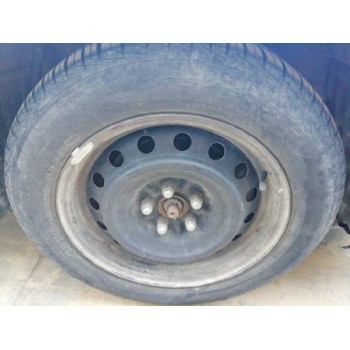 toyota avensis berlina (t 22) del año 2001