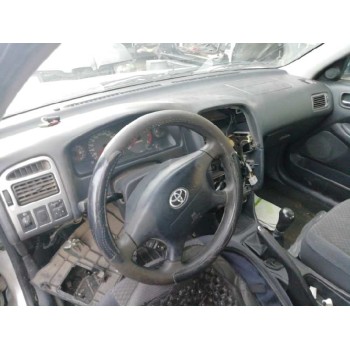 toyota avensis berlina (t 22) del año 2001