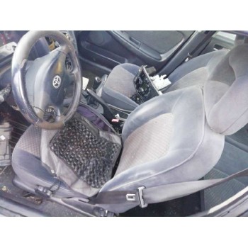 toyota avensis berlina (t 22) del año 2001