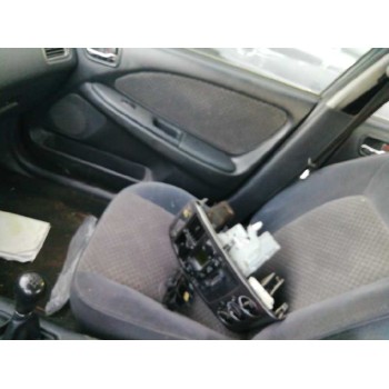 toyota avensis berlina (t 22) del año 2001