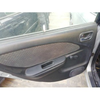 toyota avensis berlina (t 22) del año 2001