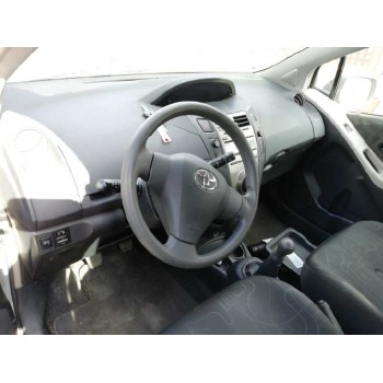toyota yaris del año 2010