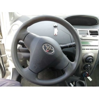 toyota yaris del año 2010